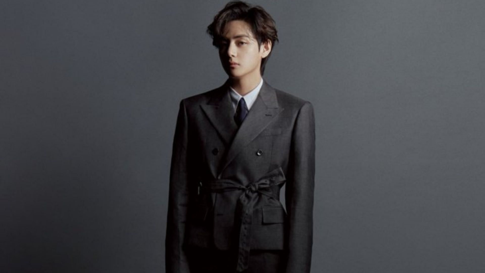 BTS V poses for Vogue Korea (Image via Twitter/@rize0t7addict)