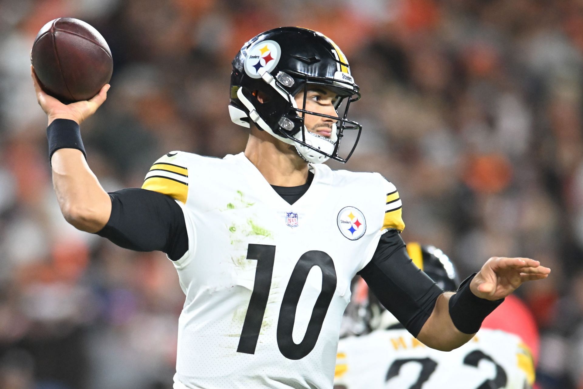 Kenny Pickett taking over as Steelers QB, Mitch Trubisky benched