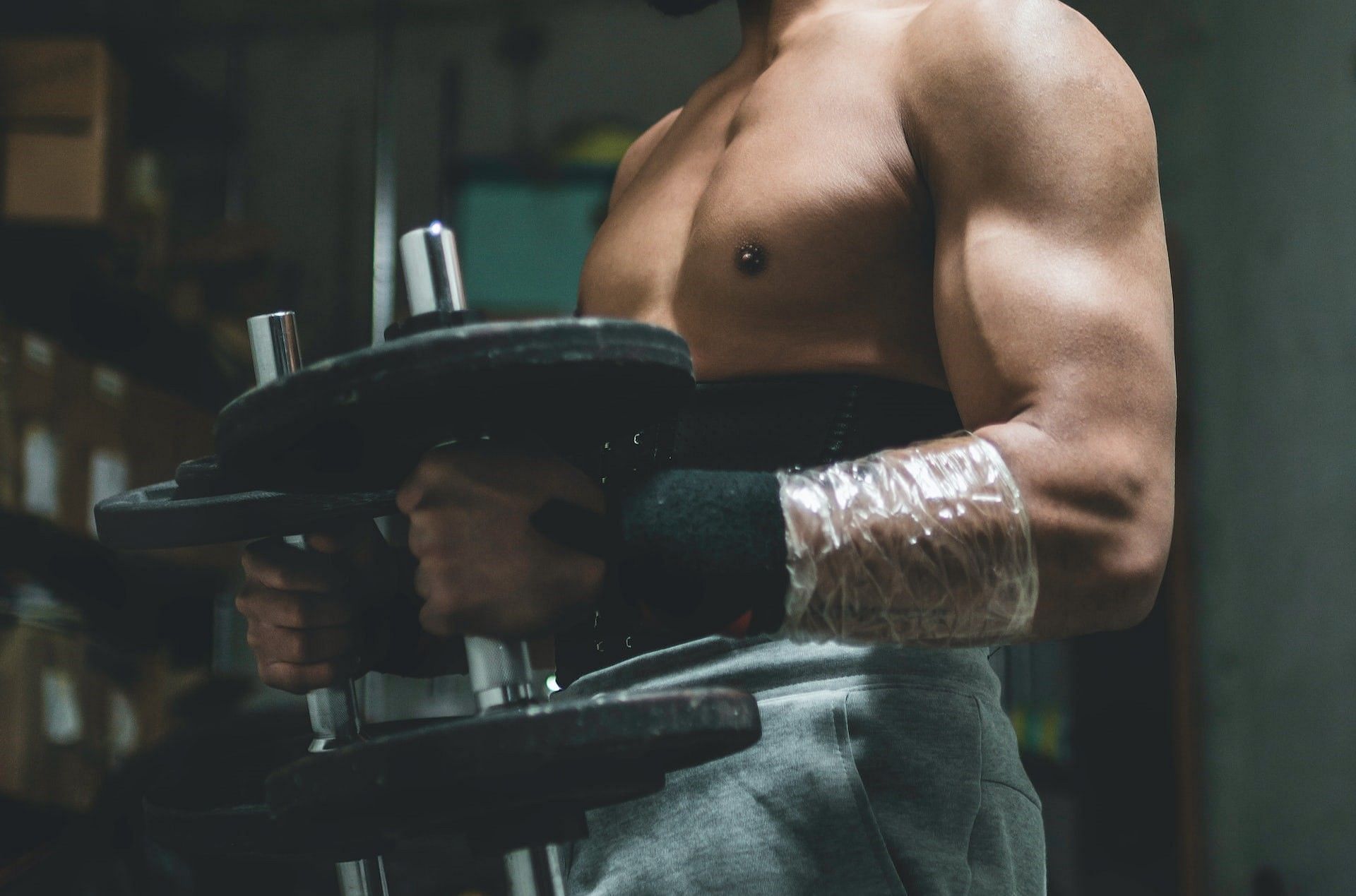 Hammer curl exercise can build stronger and bigger arms. (Photo via Jeff Tumale/Unsplash)