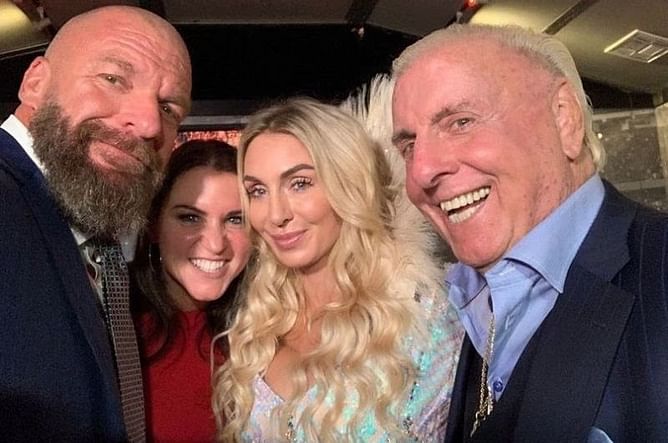 "WWE उनकी वापसी के लिए सही मौके की तलाश कर रही" - दिग्गज ने अपनी बेटी की वापसी को लेकर दिया बड़ा बयान