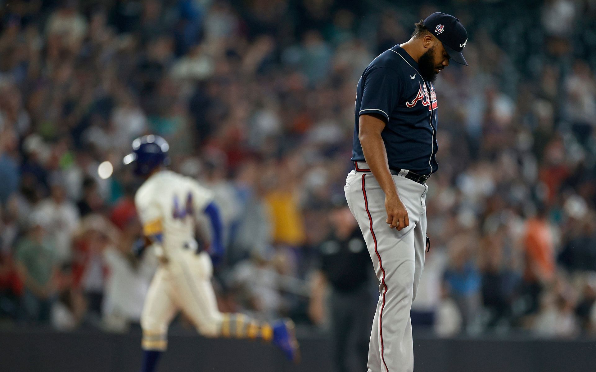He's leading the league in saves - Atlanta Braves manager defends