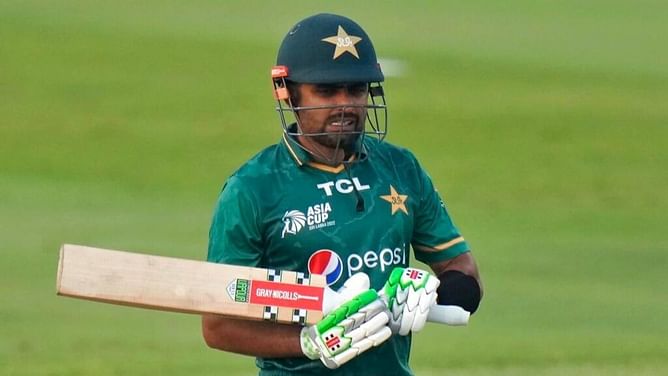"पाकिस्तान को Babar Azam पर अनुचित दबाव नहीं बनाना चाहिए" - पूर्व खिलाड़ी ने किया दिग्गज बल्लेबाज का बचाव