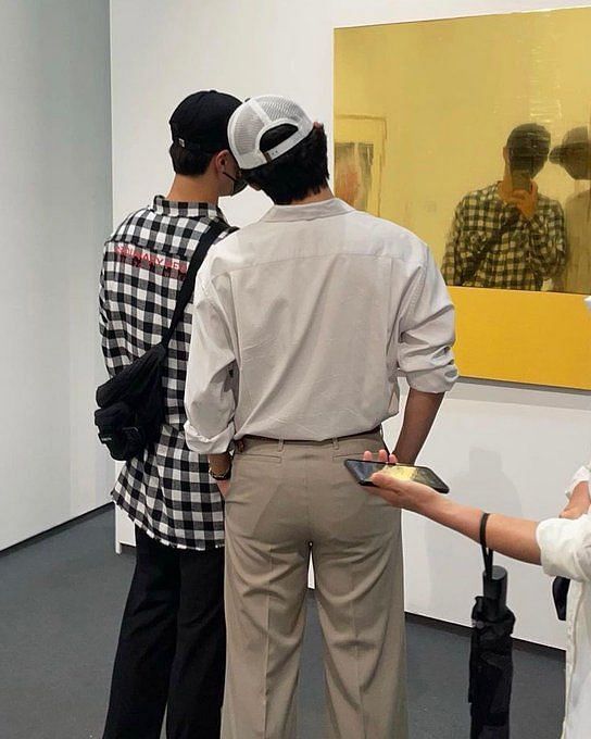 BTS's V And Park Bo Gum Reunite At Recent Art Exhibition, And One ARMY  Shares Their Experience Meeting Them - Koreaboo