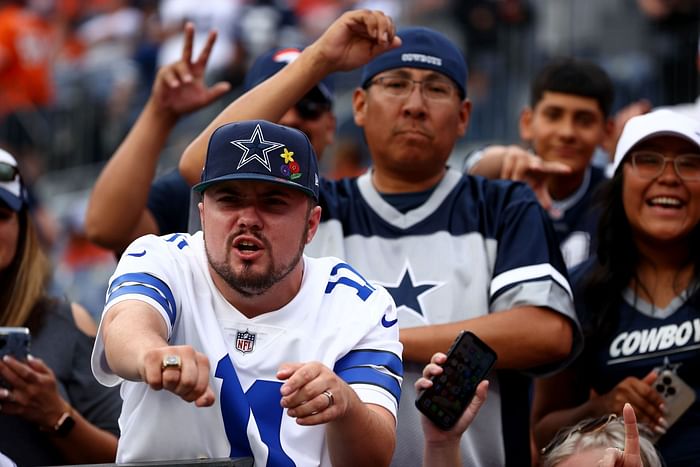 Dallas Cowboys fans on the floor waiting for the start of the 2018