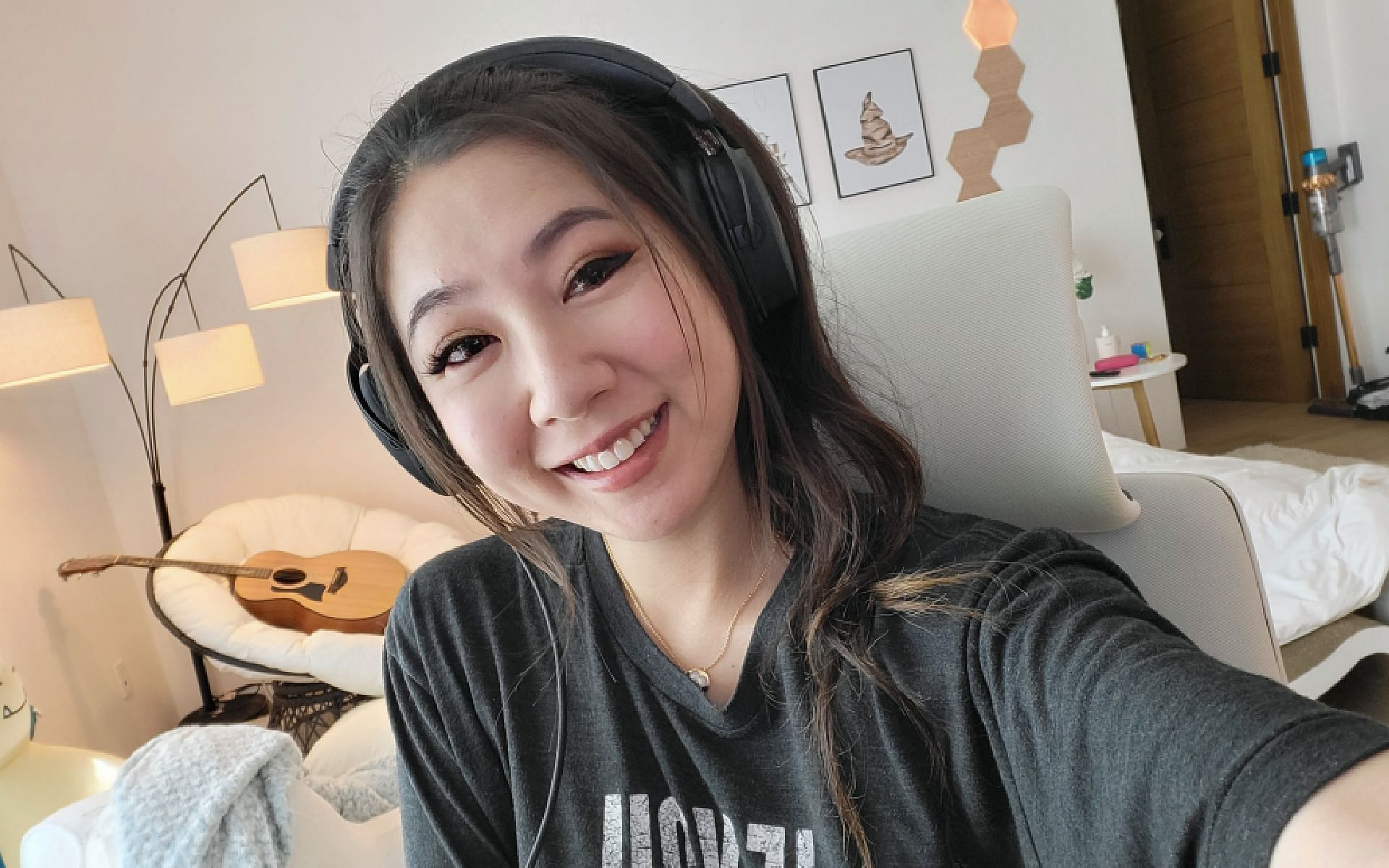 Fuslie reveals why she threw her fans off guard by hosting a &quot;final stream&quot; on Twitch (Image via Fuslie/Twitter)