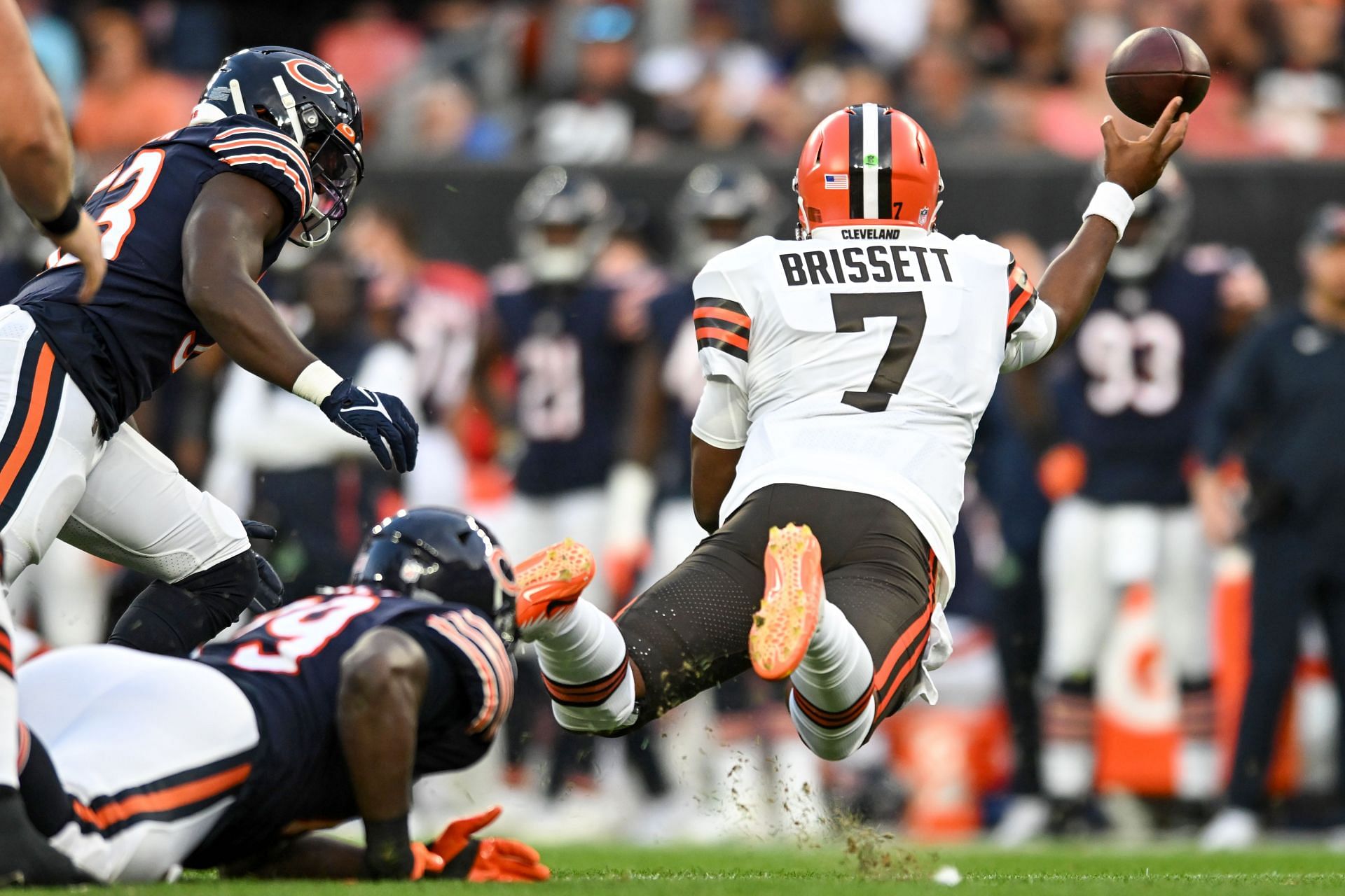 Jacoby Brissett goes out with a win, as his Browns shock Tom Brady