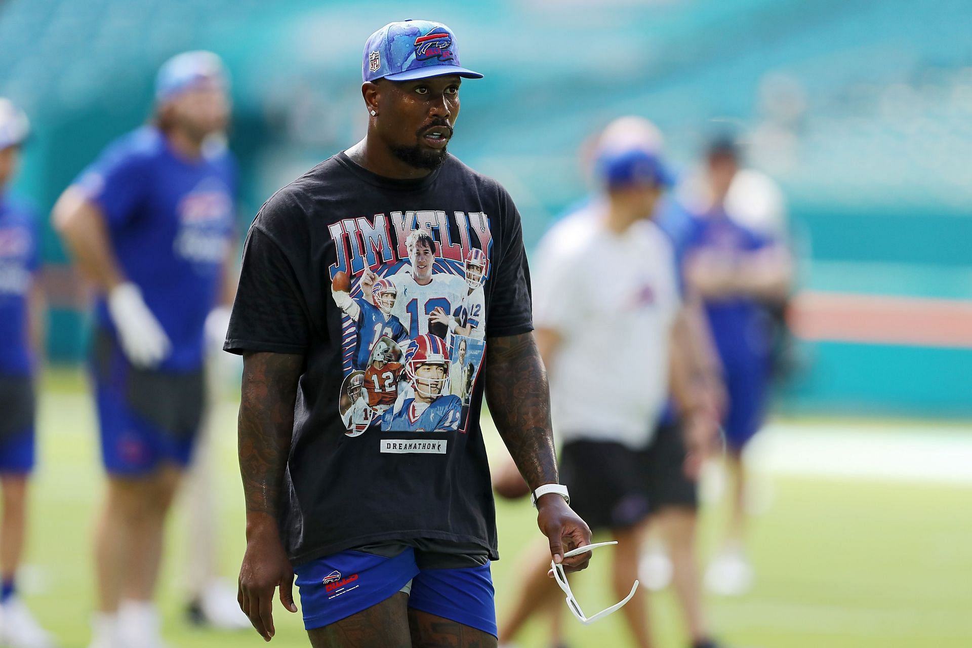 Dolphins linebacker wears shorts and no shirt for warmups at chilly  Highmark Stadium