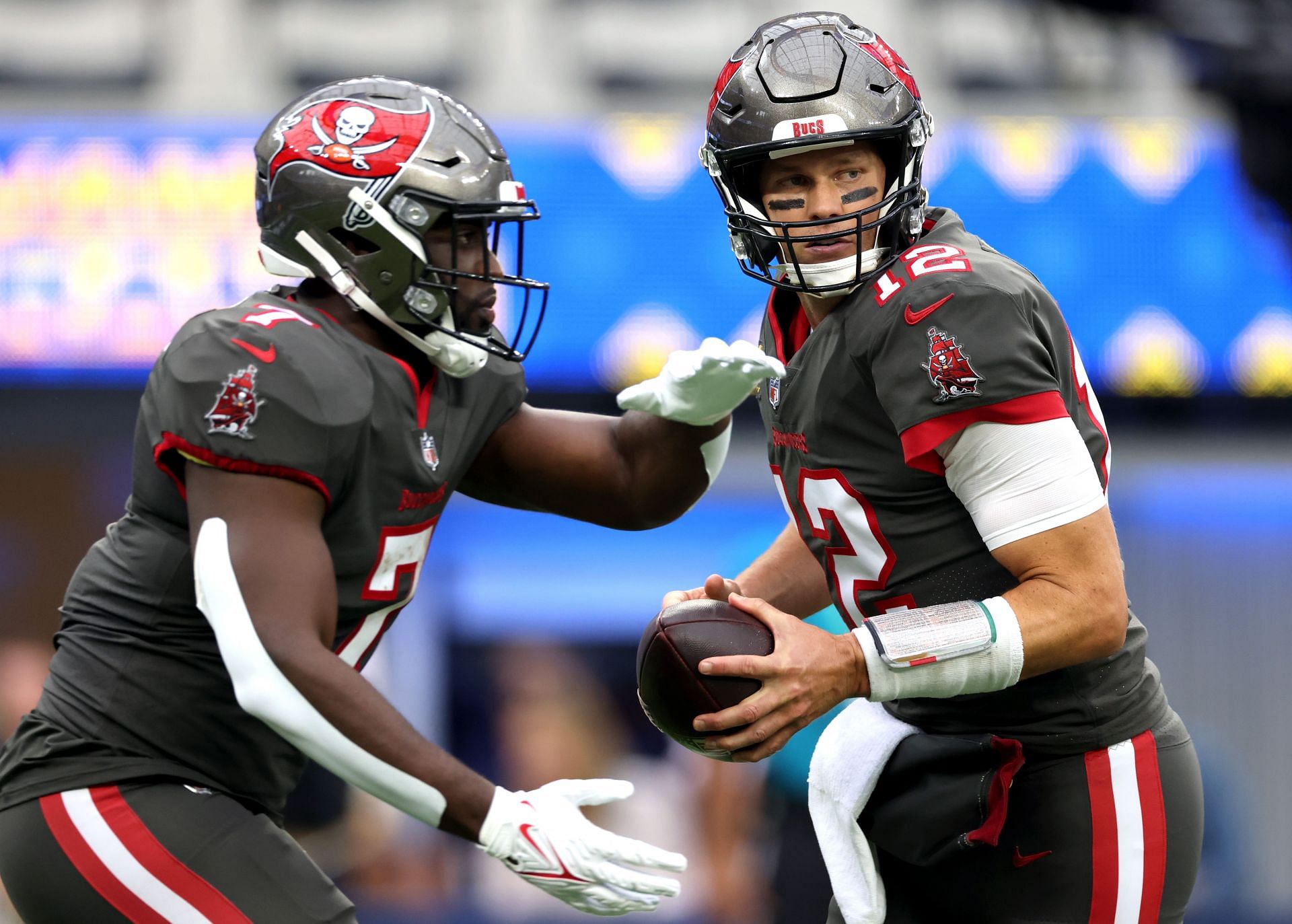 Leonard Fournette, Tom Brady's friend, agrees to stay with Buccaneers for  three years