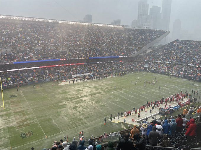 Heavy rain floods Soldier Field during Chicago Bears' season opener against  San Francisco 49ers