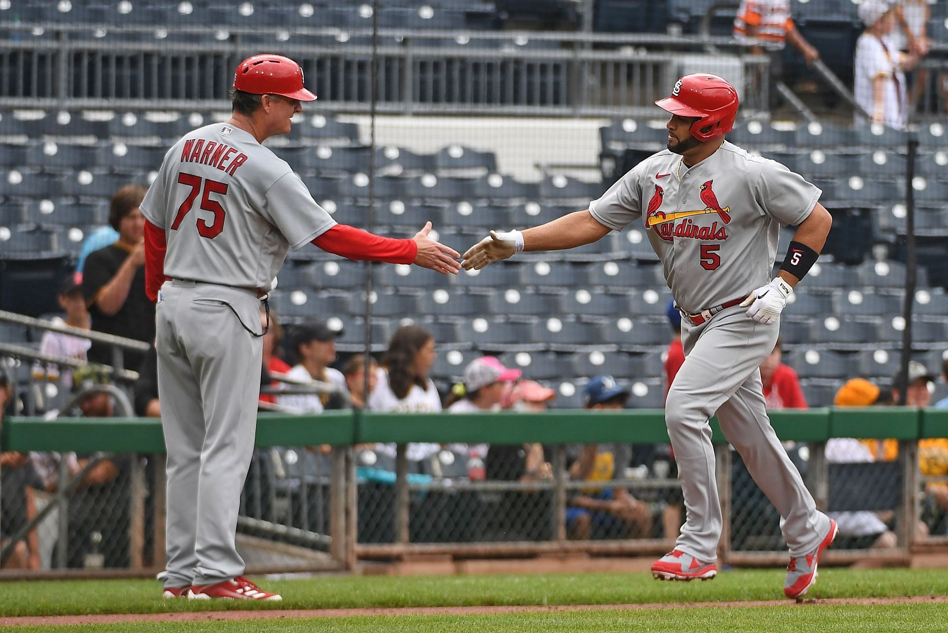 Cardinals' Albert Pujols homers twice, nears Alex Rodriguez on all