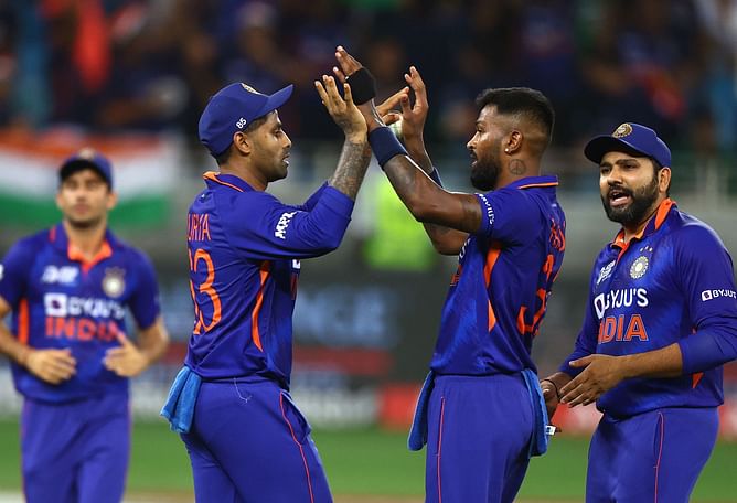 पाकिस्तान के खिलाफ भारत के गेंदबाजी प्रदर्शन को लेकर दिग्गज ने निकाली भड़ास, बताया अब तक सबसे साधारण प्रदर्शन