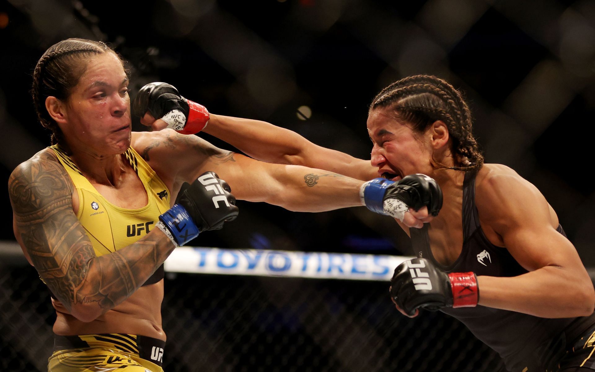 Amanda Nunes (left), Julianna Pena (right)