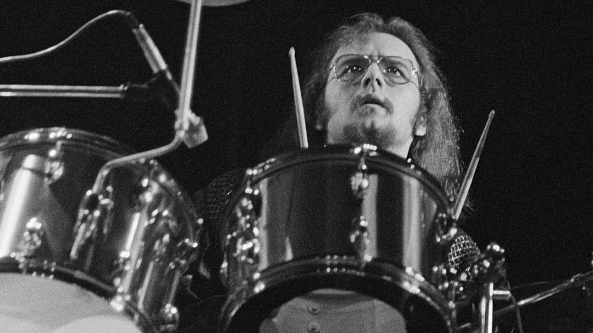 John Hartman, the drummer of original Doobie Brothers has died. (Image via Michael Putland / Getty)