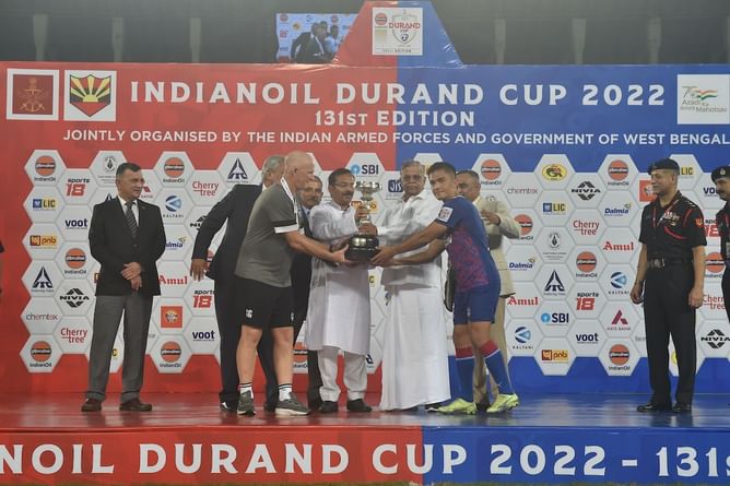 Durand Cup 2022: [Watch] Governor of West Bengal moves Bengaluru FC skipper Sunil Chhetri aside on podium during post-match presentation