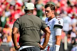 Tom Brady suffering and playing with bizarre finger injury vs. Packers