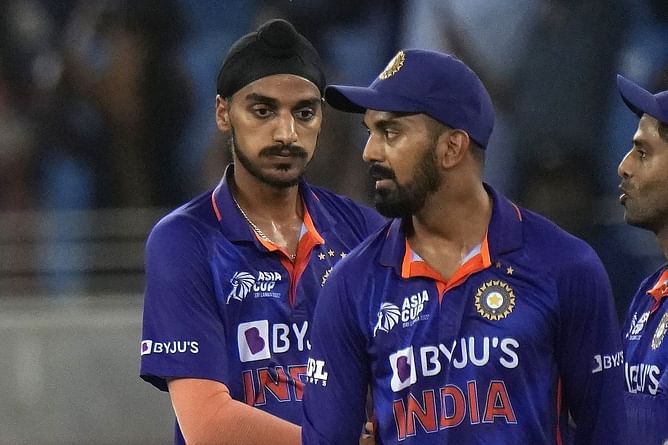 एशिया कप में हारकर भारतीय टीम के खिलाड़ी पहुंचे घर, अब ऑस्ट्रेलिया सीरीज पर निगाहें