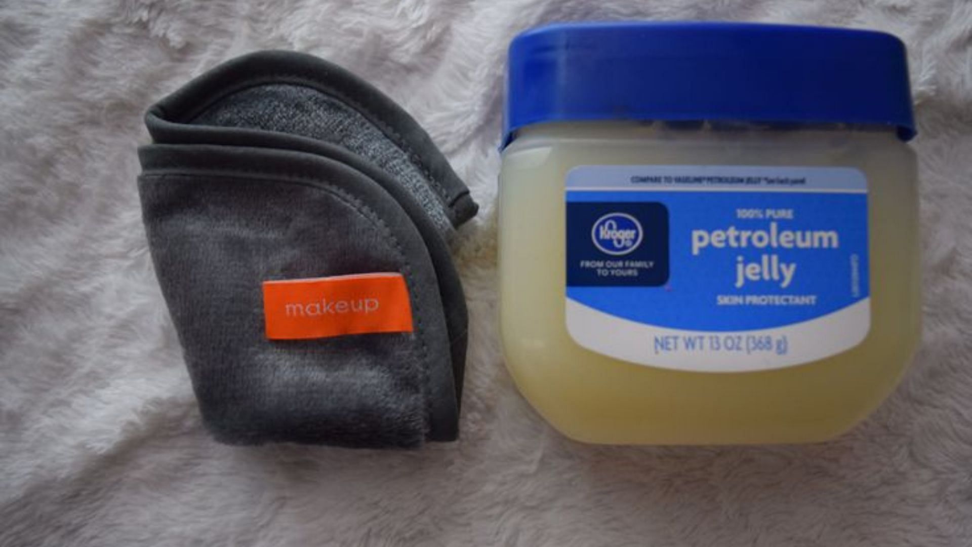 Petroleum Jelly as make-up remover (Image via Pinterest)