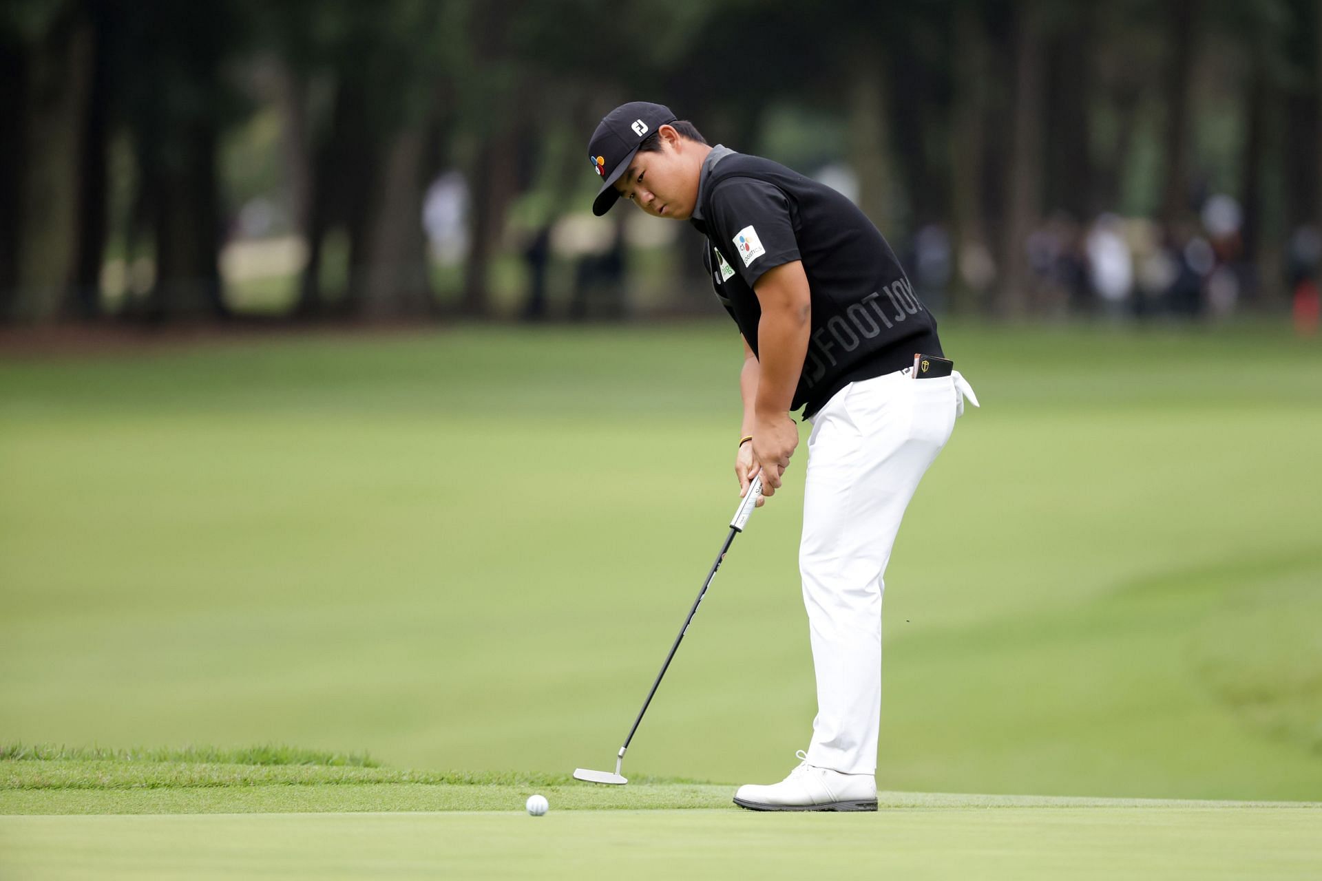 Does Tom Kim use an ultra-custom putter?