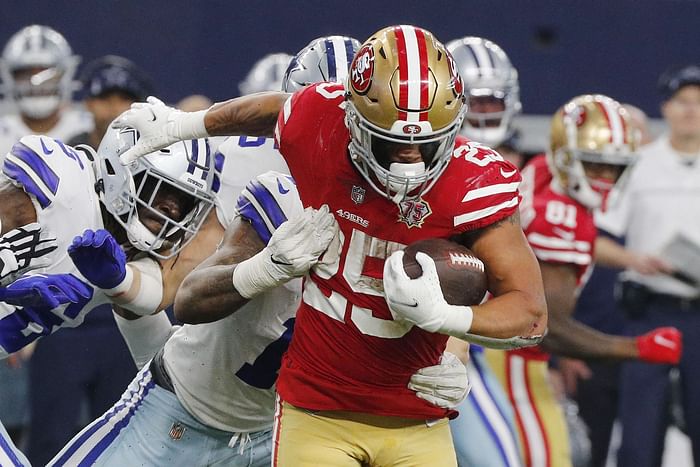 Santa Clara, California, USA. 2nd Jan, 2022. San Francisco 49ers running  back Eli Mitchell (25) happy with run on Sunday, January 02, 2022, at Levis  Stadium in Santa Clara, California. The 49ers