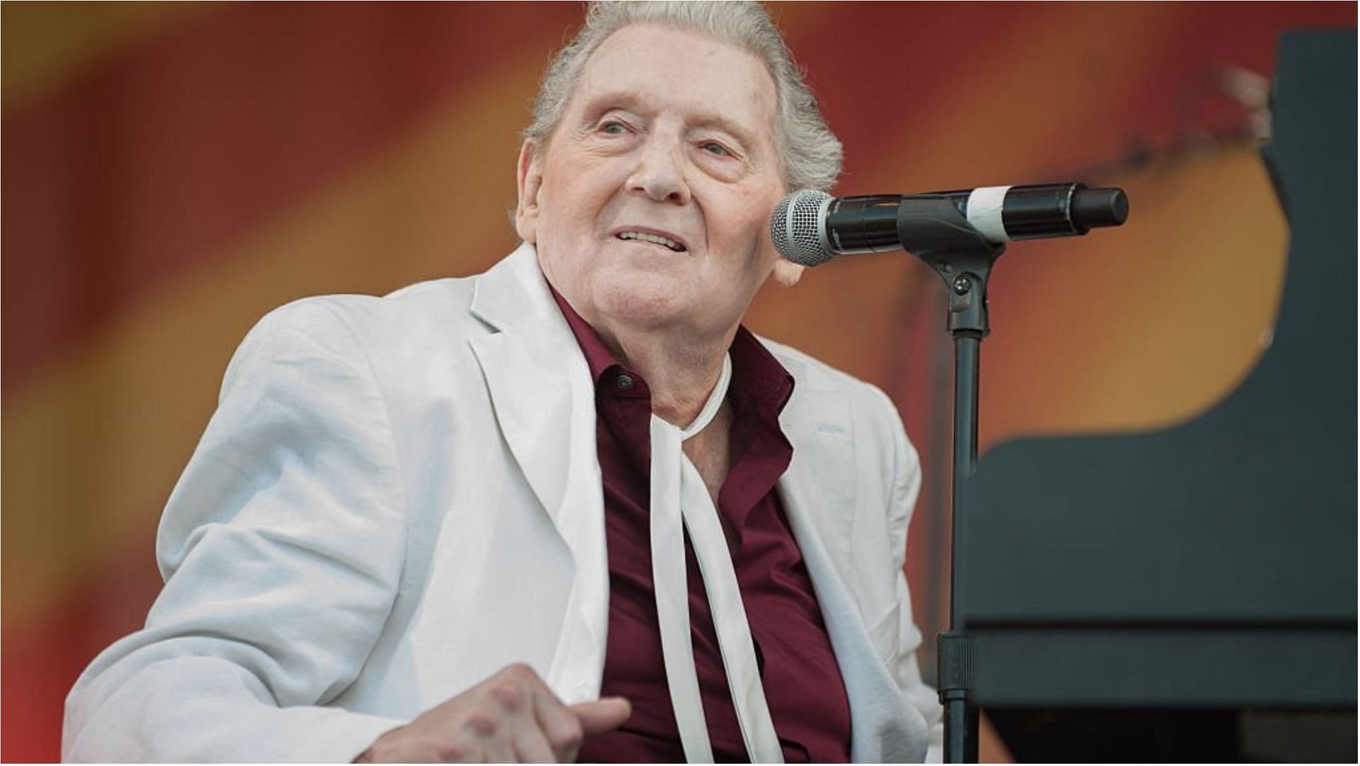 Jerry Lee Lewis had six children from seven different women (Image via Edu Hawkins/Getty Images)