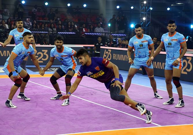 PKL 2022 में गत विजेता Dabang Delhi KC की लगातार दूसरी हार, Naveen Express का जबरदस्त सुपर 10 गया बेकार