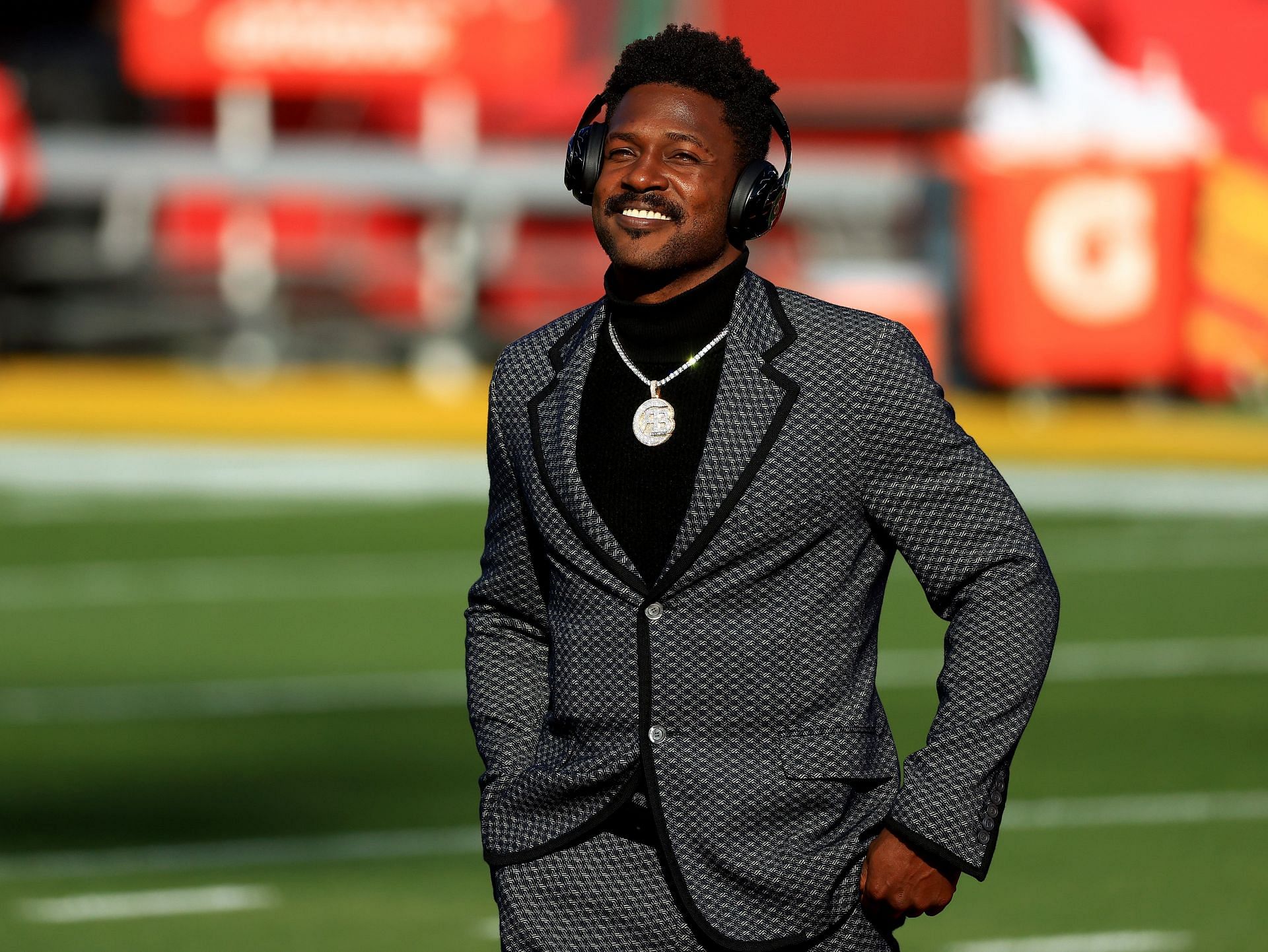 Ex-NFL star Antonio Brown tries to relaunch career by joking about