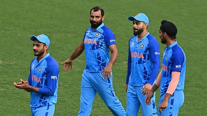 T20 World Cup 2022: "It is not easy to just come out of the dressing room and get onto bowl" - Danish Kaneria lauds Mohammed Shami for his final over heroics against Australia