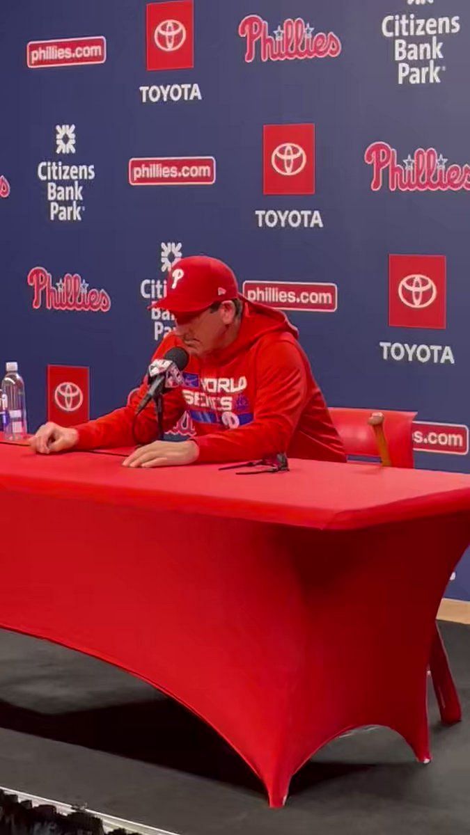 Philadelphia Phillies showing off National League champions trophy - CBS  Philadelphia