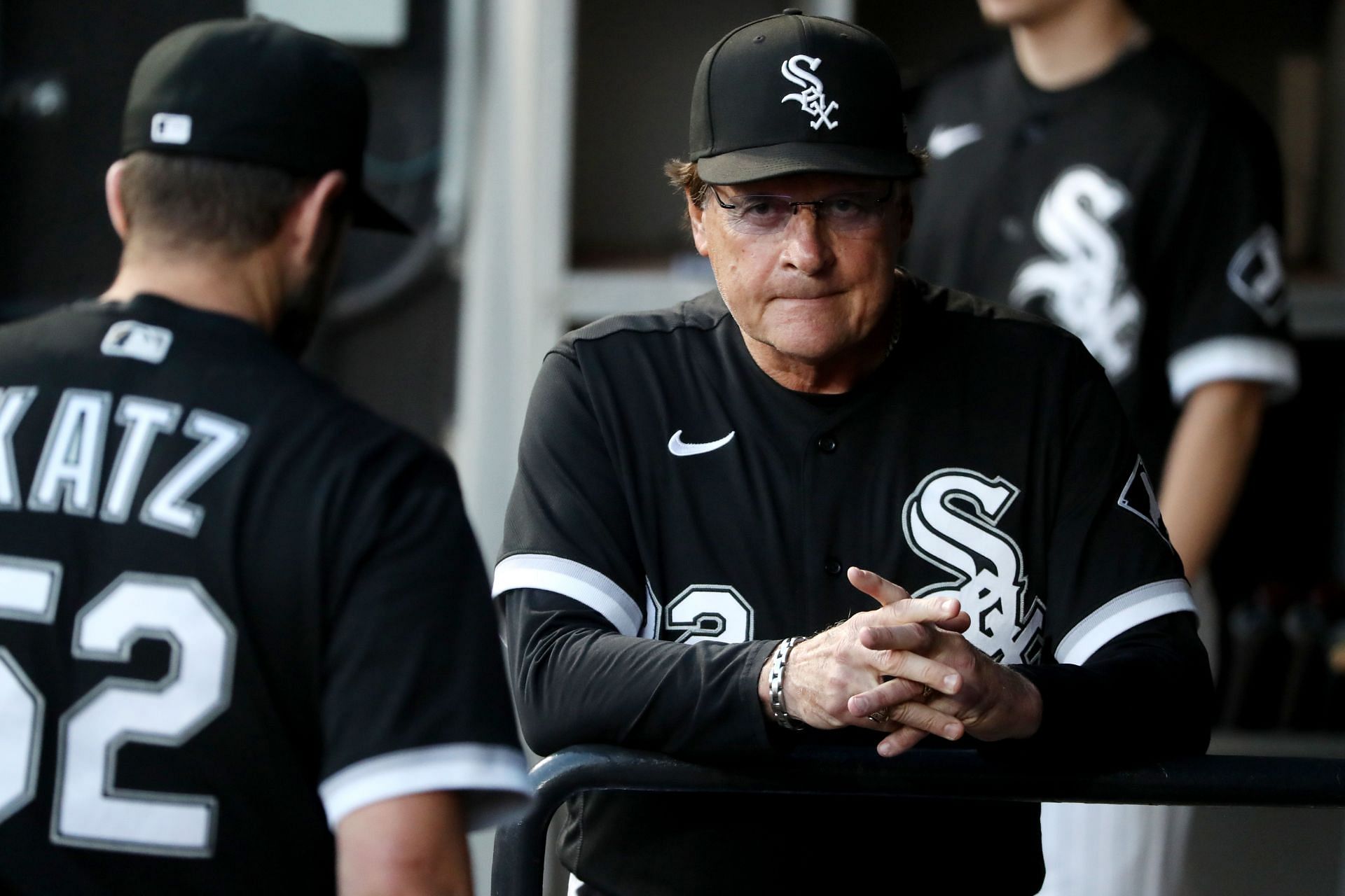 Who are the possible candidates to replace Tony La Russa as the