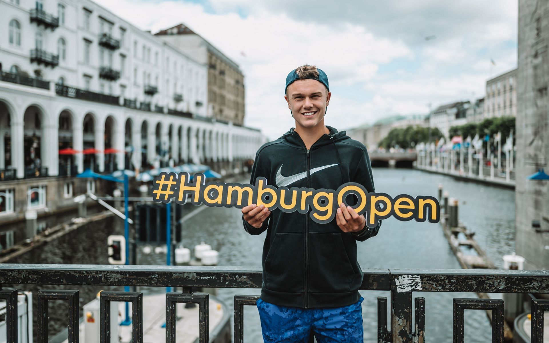 Holger Rune at the 2022 Hamburg European Open.