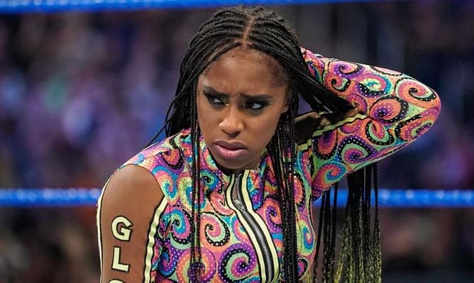 [Photo] Naomi poses with current WWE Superstar and former rival
