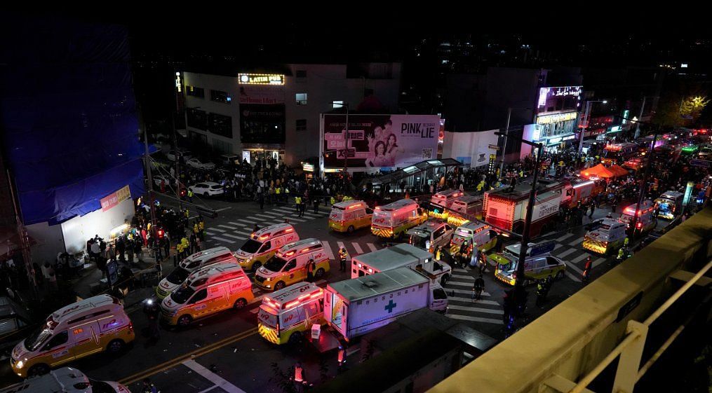 Netizens expressed concern amid heartbreaking loss in Itaewon Halloween stampede tragedy (Image via Ellio Maya/Twitter)