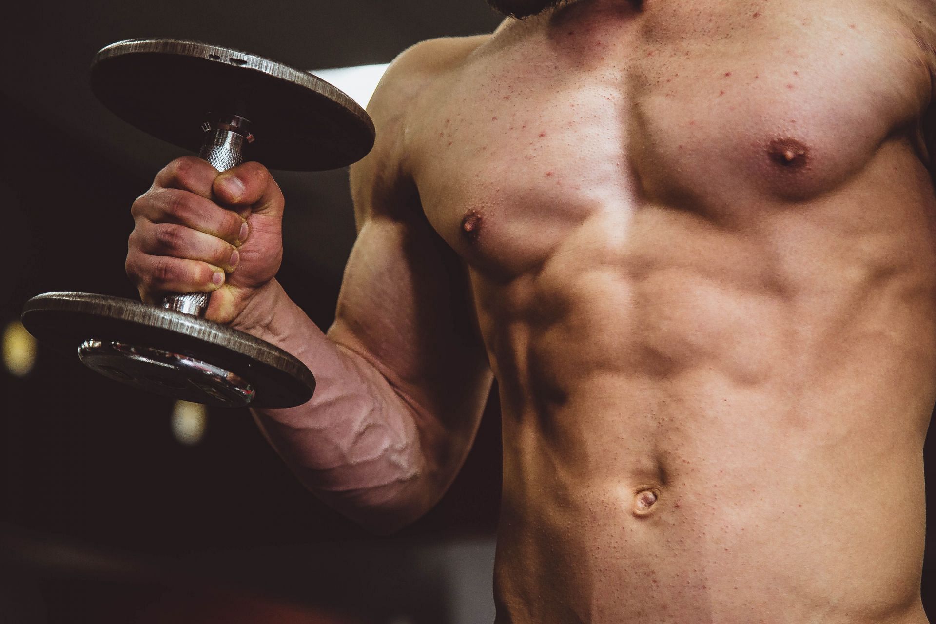 Here are the best dumbbell exercises for men to get toned arms! (Image via unsplash/Alora Griffiths)