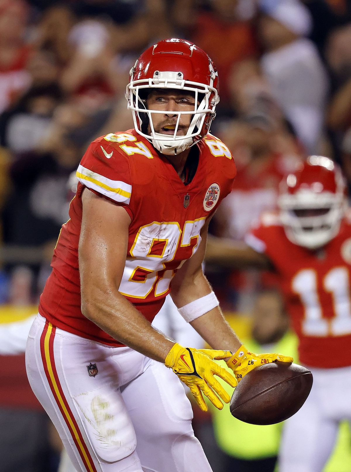 Where does NFL tight end Travis Kelce live?