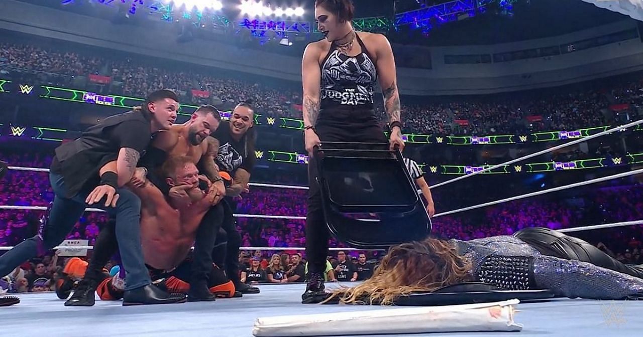 WWE Extreme Rules में बेथ फीनिक्स पर खतरनाक हमला हुआ 