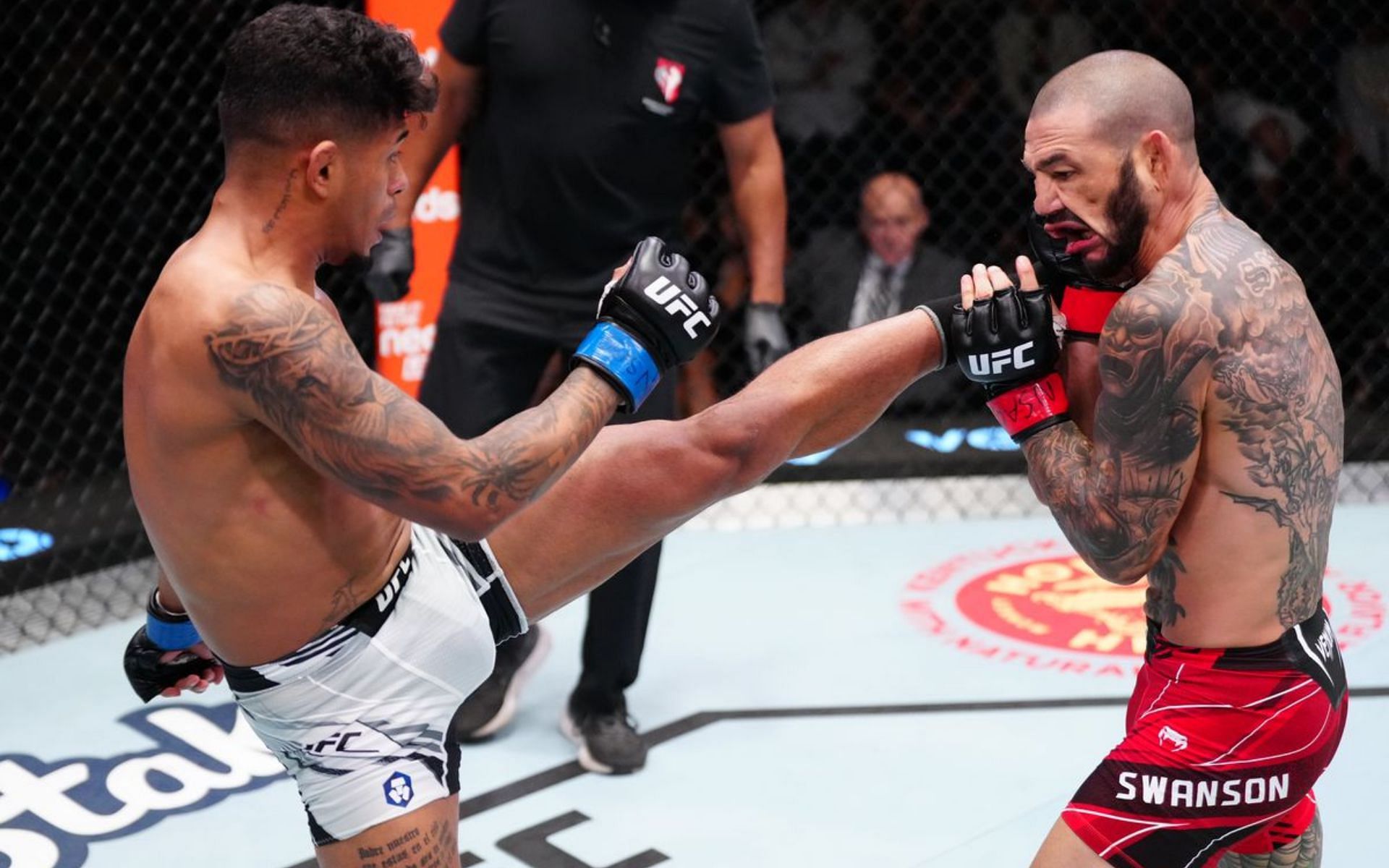 Jonathan Martinez kicked his way to a victory over Cub Swanson
