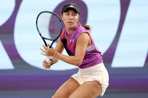 Jessica Pegula in action at the Guadalajara Open