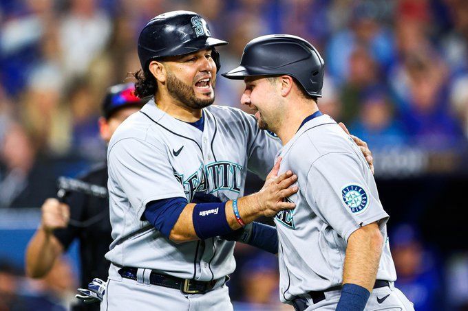 Friday dub! #SeaUsRise - Seattle Mariners