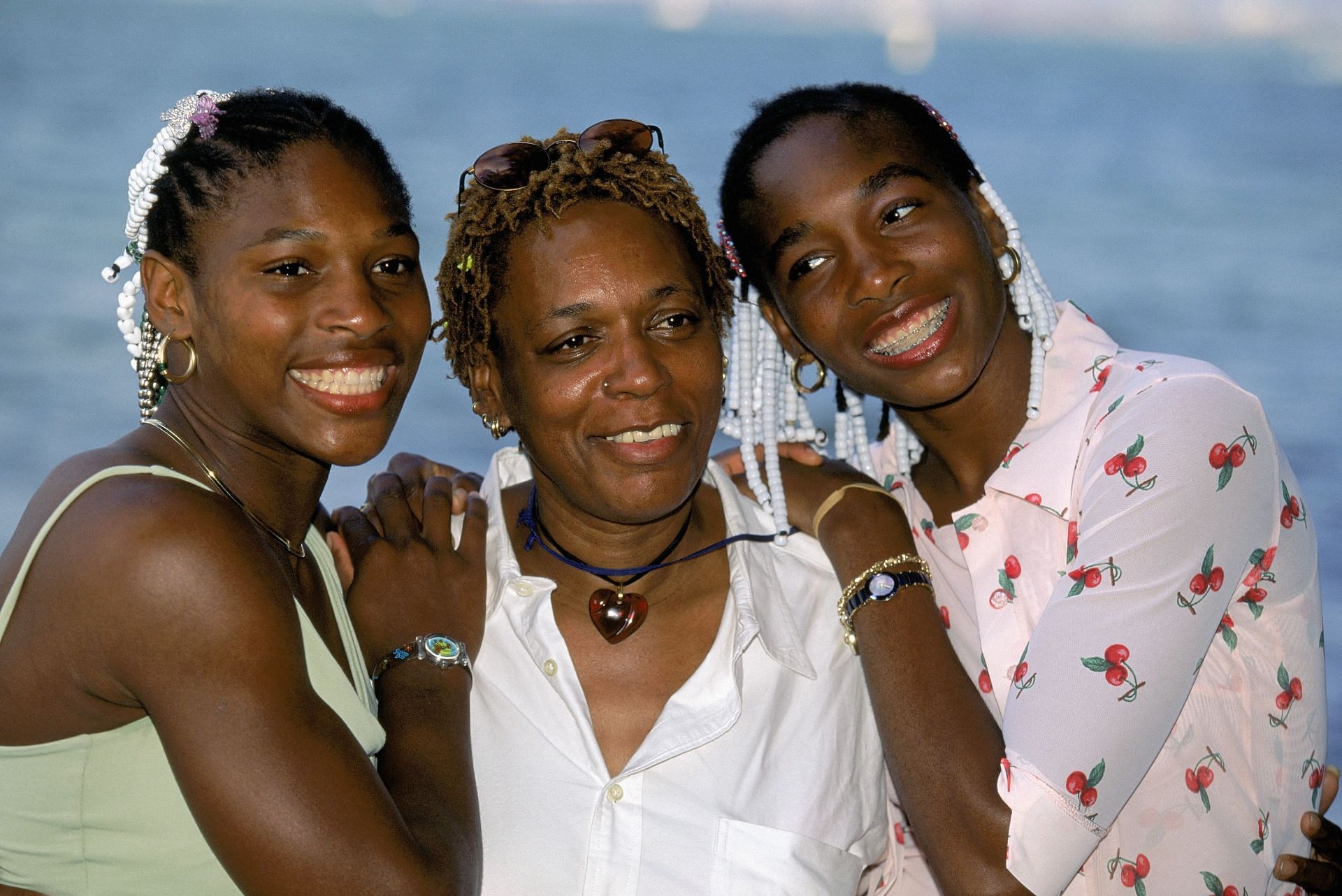 Serena Williams (leftmost) and Venus Williams (rightmost) pose for a photo with their mother Oracene in 1999.