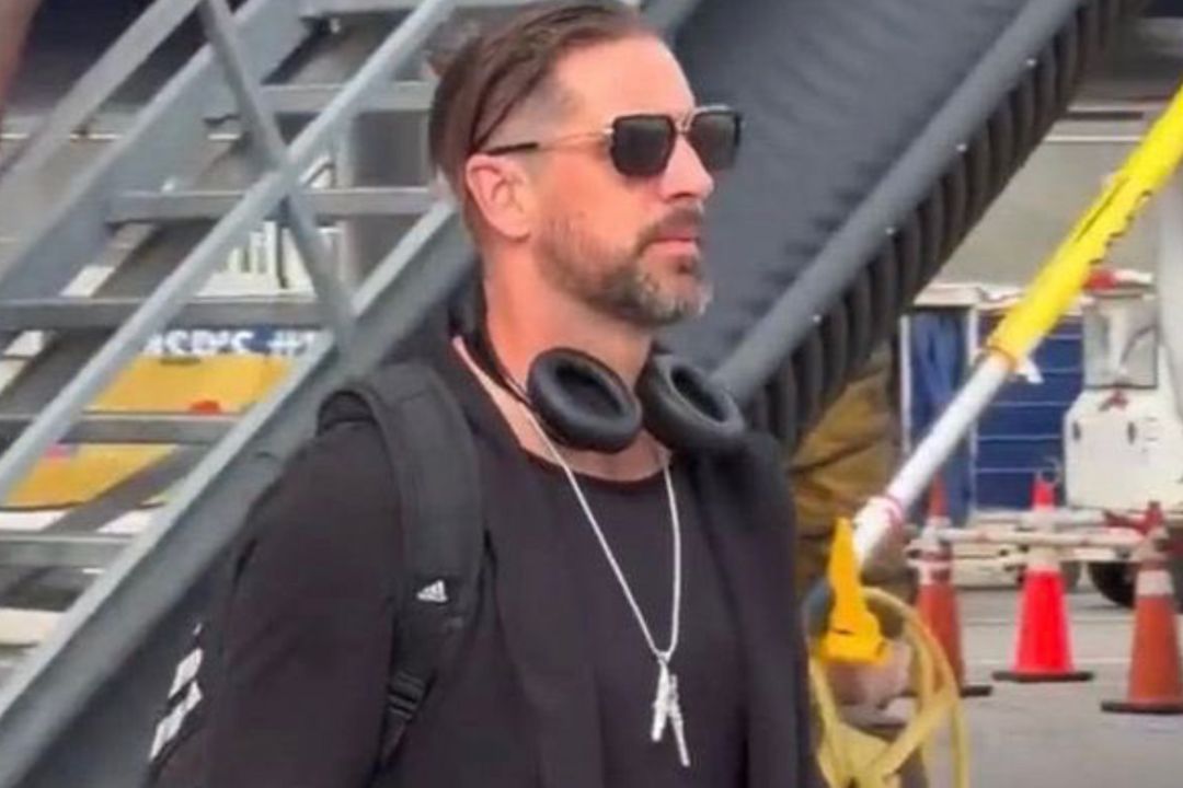 Green Bay Packers QB Aaron Rodgers donning a new look. Source: Bovada