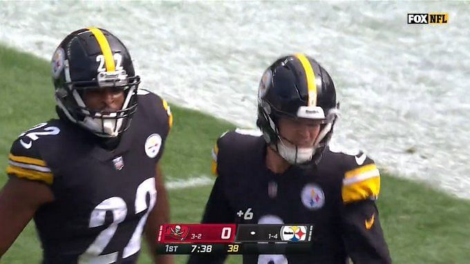 Tom Brady Chews Out Bucs Offensive Line During Game vs. Steelers (Video) -  Sports Illustrated