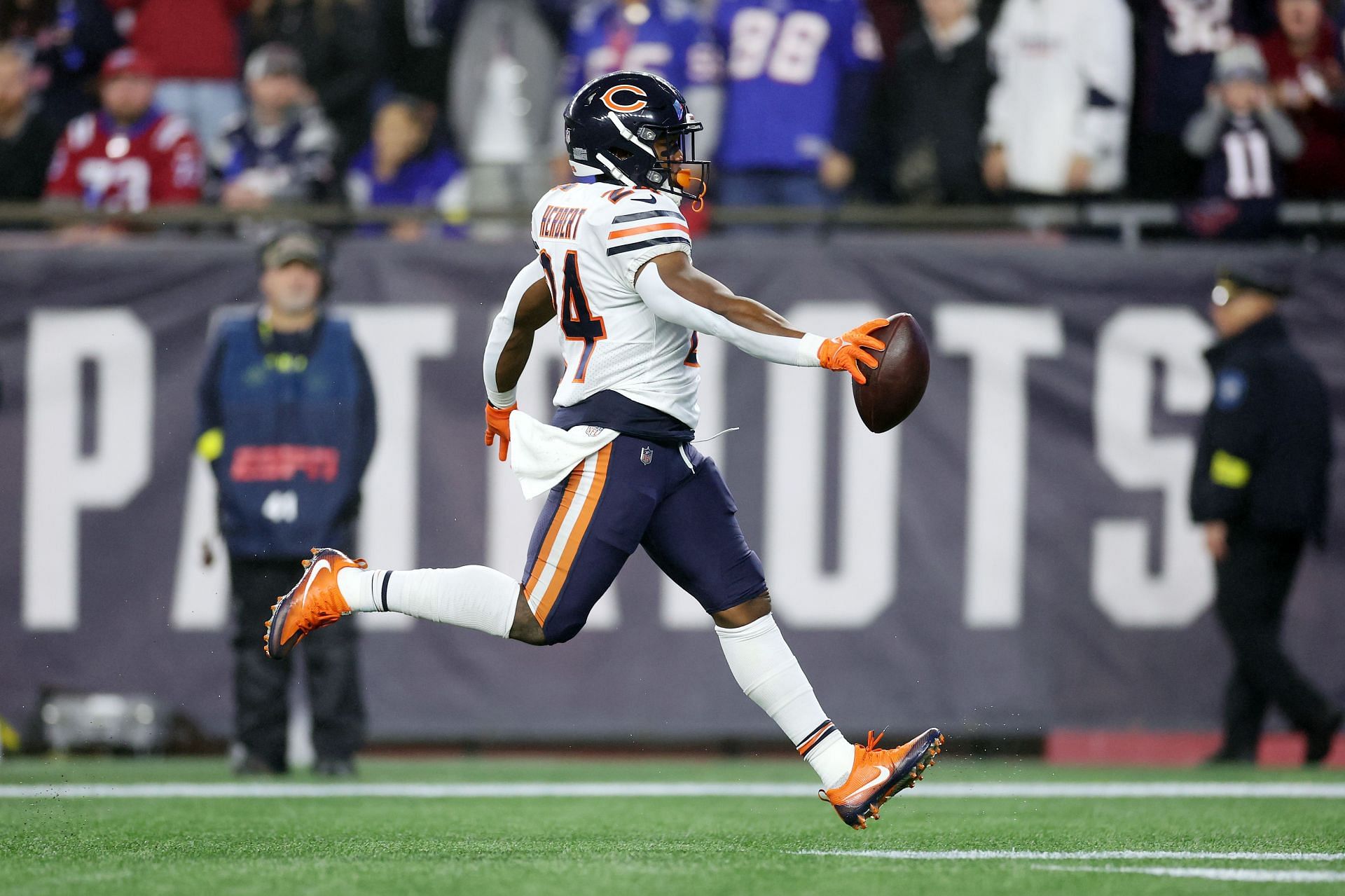 ESPN on X: The Bears dominated the Pats on #MNF 