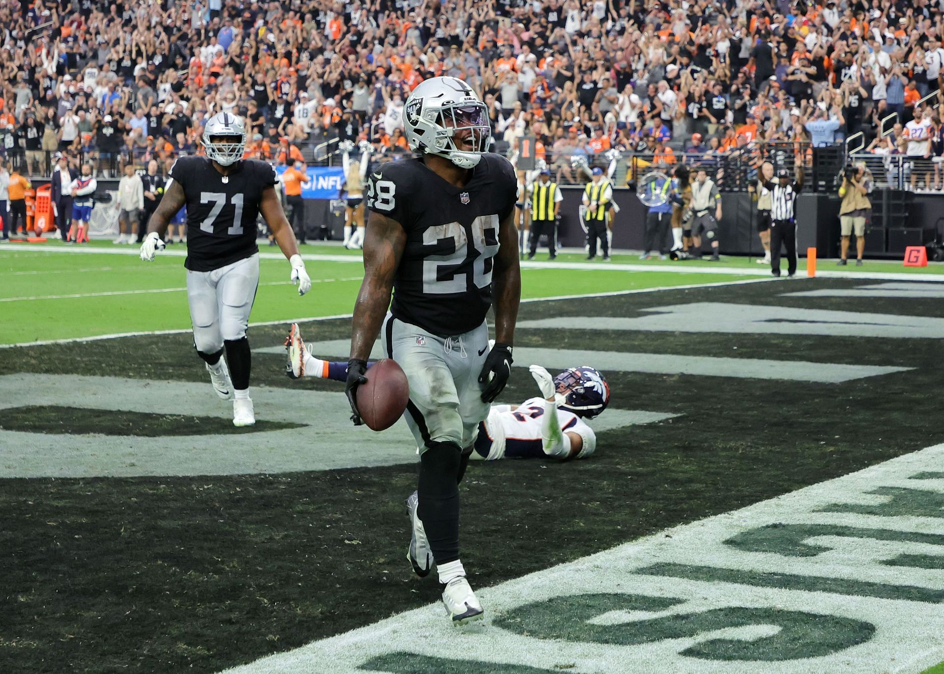 Josh Jacobs in the endzone against the Denver Broncos