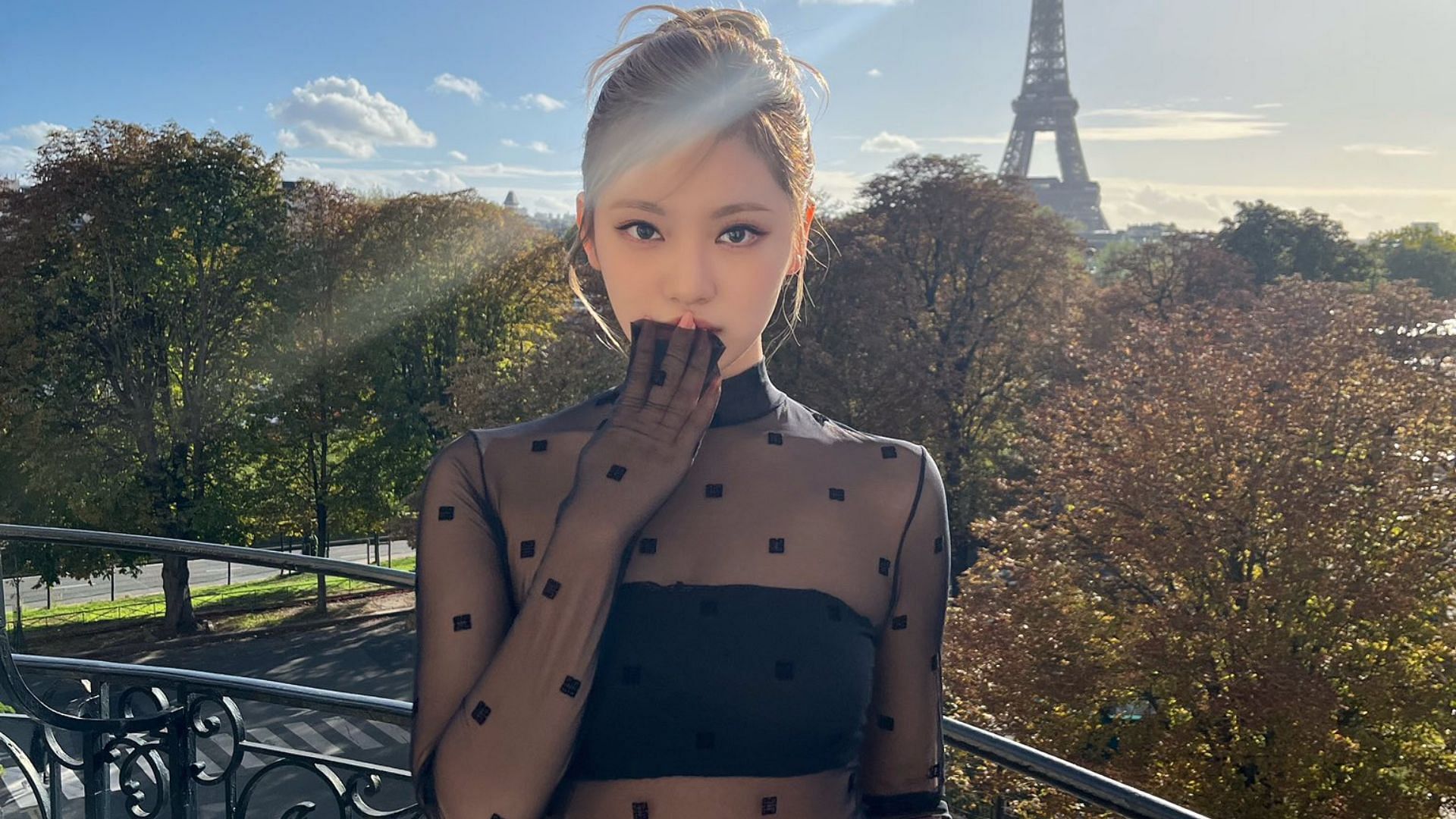 aespa NingNing is in Paris for Givenchy show (Image via Twitter/@aespa_iNINGNING)