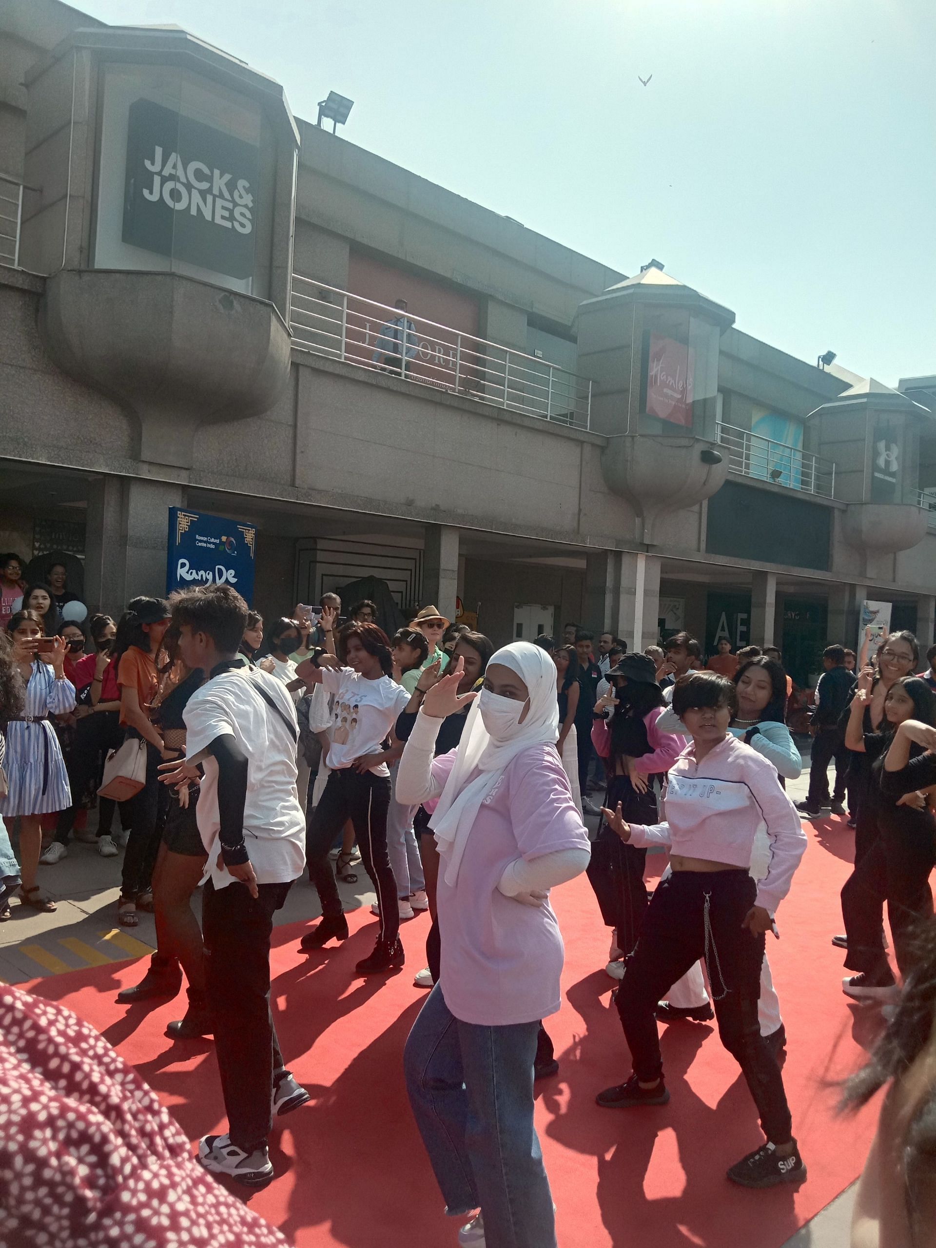 K-pop Flashmob at Rang De Korea (Image via Sportskeeda)
