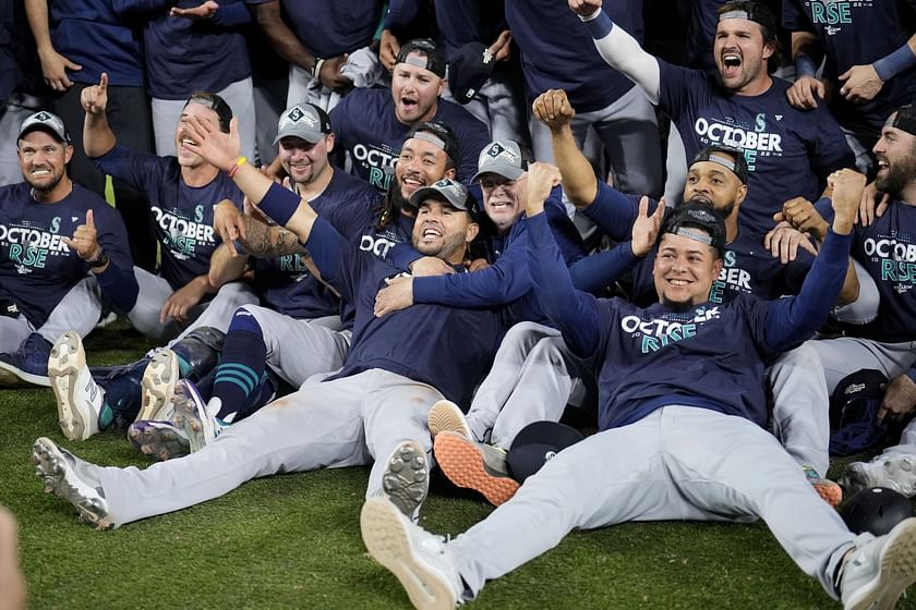 Mariners fans celebrate Wild Card Game win