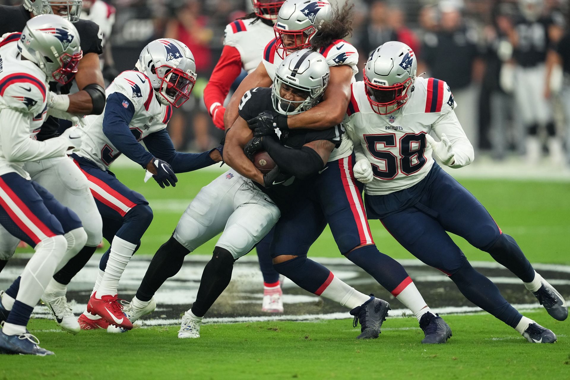 Fantasy Football Weekly: How About That New England Defense? - Bloomberg