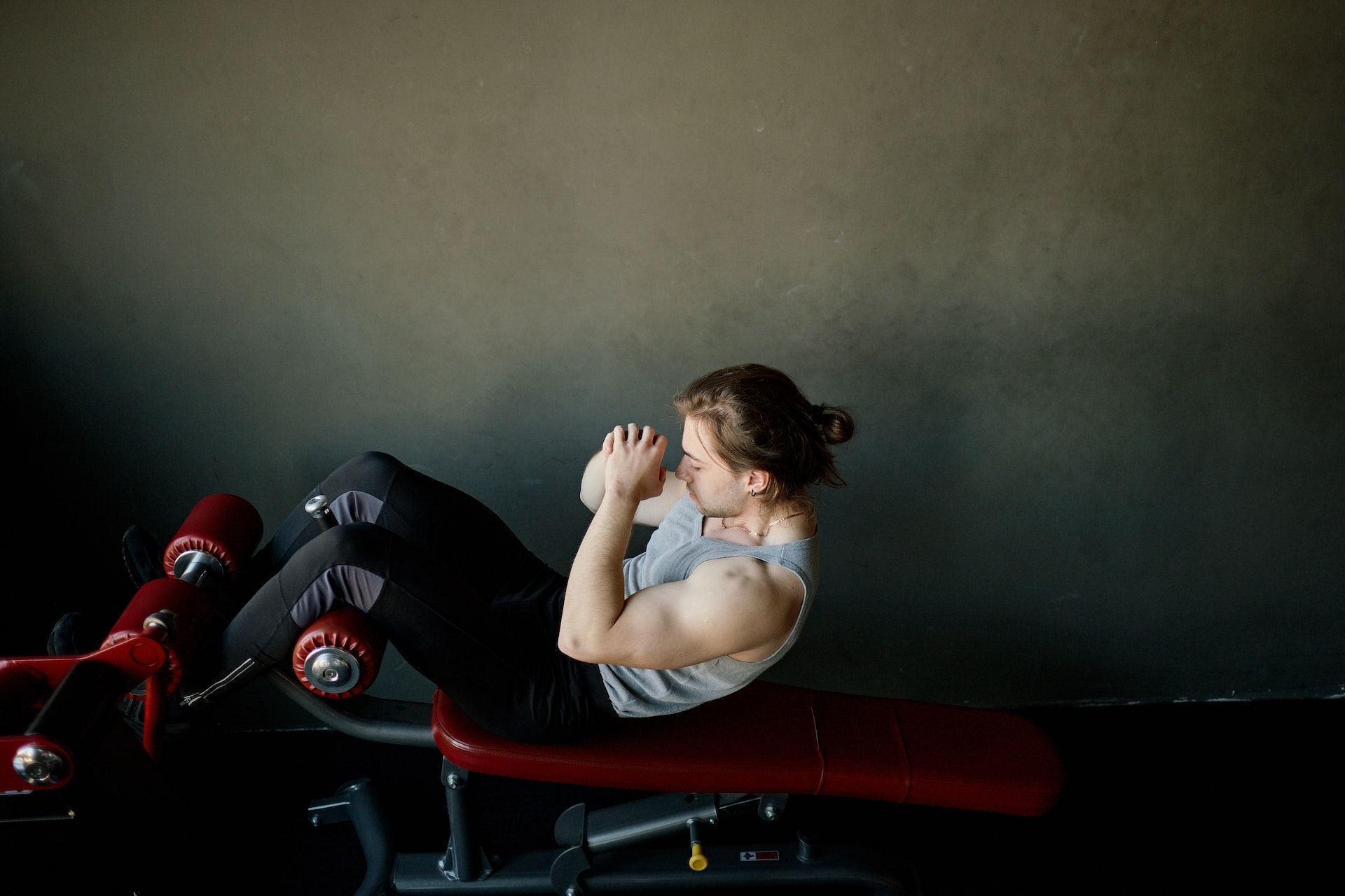Core exercises strengthens the abs and improves posture. (Photo via Pexels/Ivan Samkov)