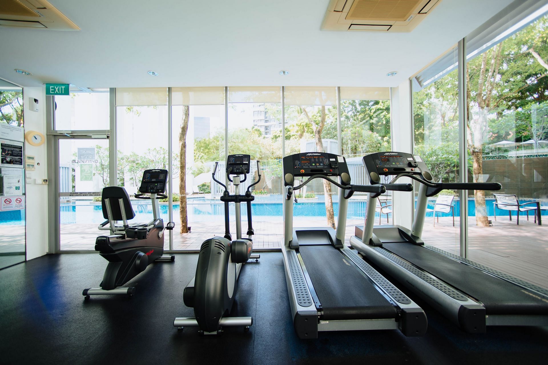 Treadmill workouts can be a great way to add variety in your regular workout routine. (Image via Unsplash / Chuttersnap)