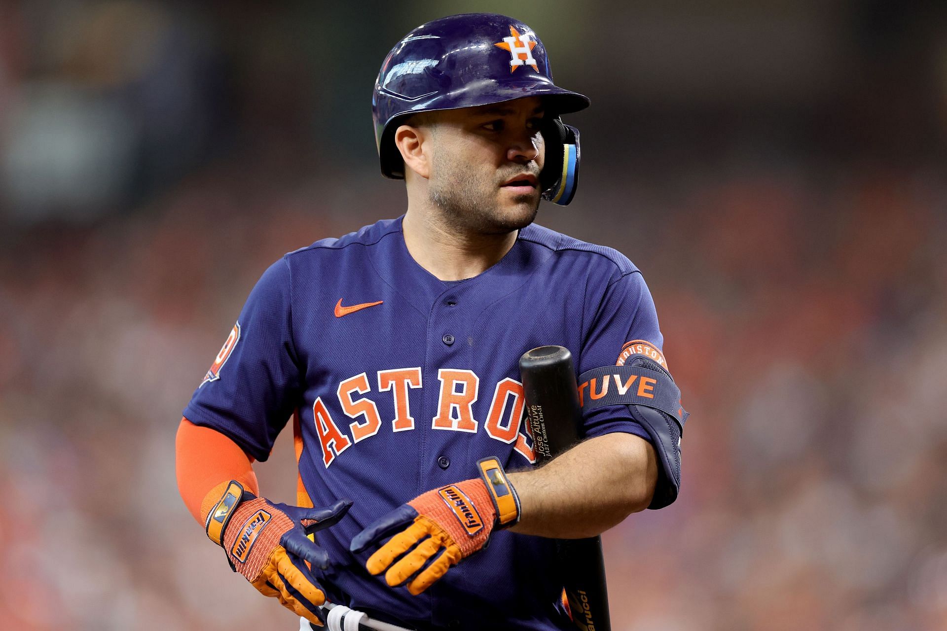 Houston Astros players swallowed up in Twitter frenzy over